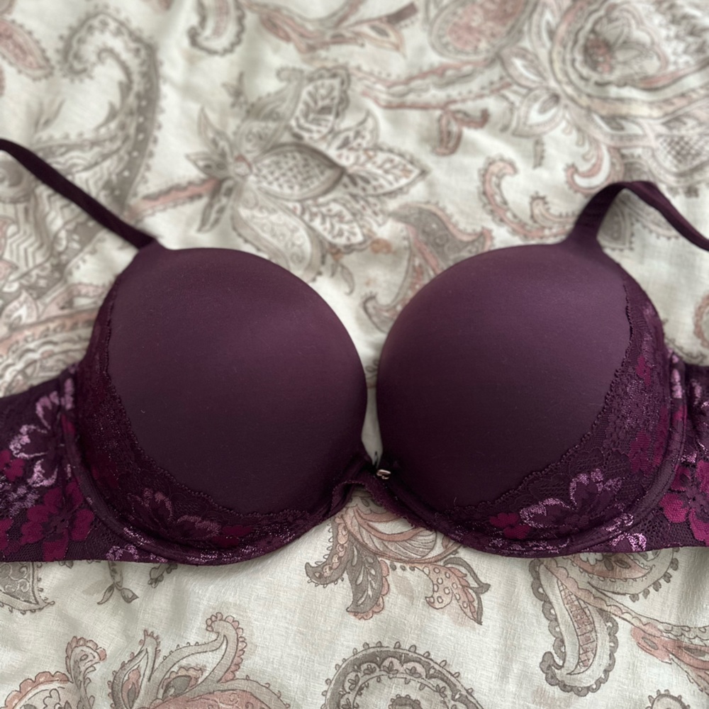 Victoria Secret Body Bra